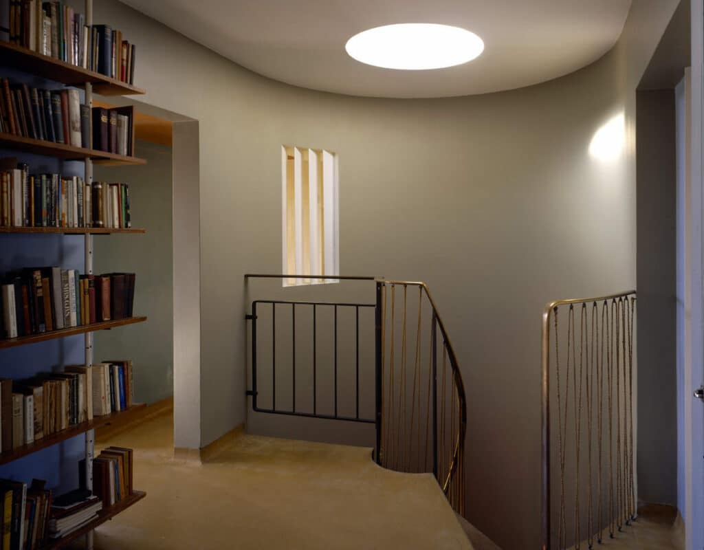 2 willow road staircase
